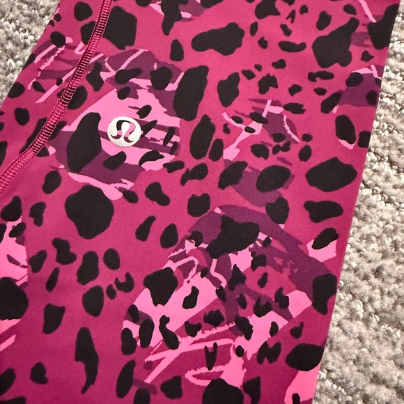 Lululemon Base Pace High-Rise Running Tight 25" Cheetah Camo Magenta Purple 6 - Picture 5 of 9